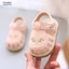 Mùa Xuân Mới Mùa Hè Thêu Giày Sandal Bé Gái Lỗ Giày 0-2 Tuổi Trẻ Em Giày Bé Gái Đế Mềm Gọi Giày