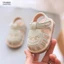 Mùa Xuân Mới Mùa Hè Thêu Giày Sandal Bé Gái Lỗ Giày 0-2 Tuổi Trẻ Em Giày Bé Gái Đế Mềm Gọi Giày