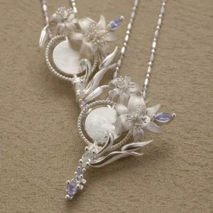 Pháp Phong Cách Retro Lily Vòng Cổ Chìa Khóa Nữ Thoáng Mát Kẻ Sọc Zircon Thiết Kế Sang Trọng Niche Phụ Kiện Vòng Cổ