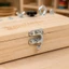Đồ chơi giáo dục bằng gỗ Vít và khóa bằng gỗ tự nhiên Hộp công cụ giáo dục Bảng công cụ bằng gỗ Đồ chơi học tập Hướng dẫn sử dụng tinh xảo khéo léo