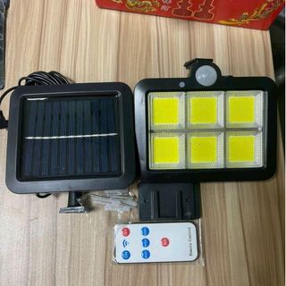 Đèn năng lượng mặt trời chiếu sáng có khiên điều chỉnh