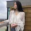 Áo sơ mi voan cổ chữ V xù ngọt ngào phong cách Hàn Quốc Áo sơ mi voan cổ chữ V trong suốt dáng rộng tay áo Trumpet