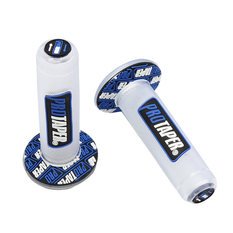 Tay lái xe máy địa hình