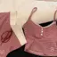 Bộ đồ ngủ sọc đỏ phong cách Hàn Quốc Áo đeo mùa hè + Bộ quần short dáng rộng thẳng