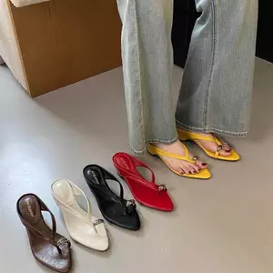 TT Phong Cách Hàn Quốc Bao Mũi Nêm Sandal Nữ 2026 Mùa Hè Mũi Nhọn Khóa Kim Loại Lật Gót Dày Tất Cả Trận Đấu Slipp