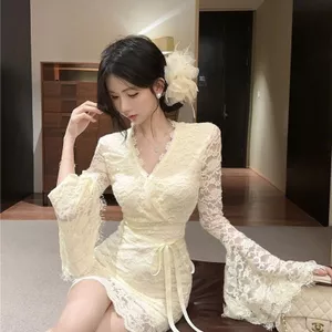 Size Lớn Tay Trumpet Màu Hồng Ren Đầm Nữ Nguyên Chất Desire Gợi Cảm Cổ Chữ v Đóng Gói Hông Mẹ Nhỏ Váy Đáy Đầm Bên Trong