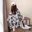 Áo khoác cardigan thời trang dài tay dáng rộng dành cho nữ có in báo để chống nắng