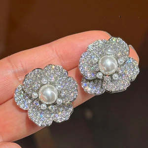 Bông tai Zircon dài sang trọng nhẹ nhàng thanh lịch và tinh tế