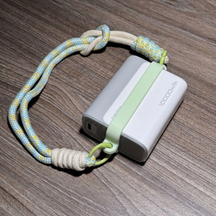 Bộ dây đeo sạc dự phòng kèm vòng silicon co dãn - chu vi 15cm, decor sạc dự phòng