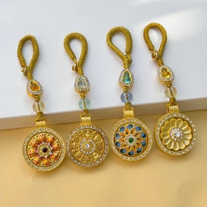 Ánh Sáng Sang Trọng Cổ Phương Pháp Cát Vàng Móc Khóa Phong Cách Mới Retro Hoa Hướng Dương Mặt Dây Chuyền Thời Trang Đa Năng Túi Quyến Rũ