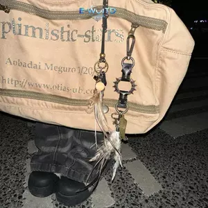 E-WOITD Gothic Cánh Chữ Thập Móc Khóa Túi Quyến Rũ Móc Khóa Sang Trọng Cho Túi Lông Quần Treo Túi Mặt Dây Chuyền Móc Khóa Túi Phụ Kiện Quyến Rũ E-WOITD