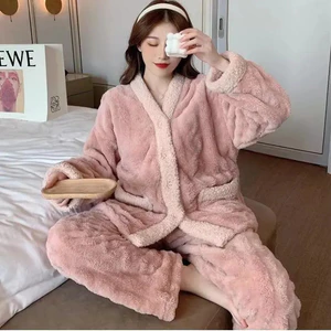 Bộ đồ ngủ nữ VN, Dòng mùa thu đông, Chất liệu lông cừu san hô, Hàng mới về, Ấm áp dày, Phong cách ngọt ngào có thể mặc bên ngoài, Thích hợp để mặc trong nhà, Phong cách 2024.