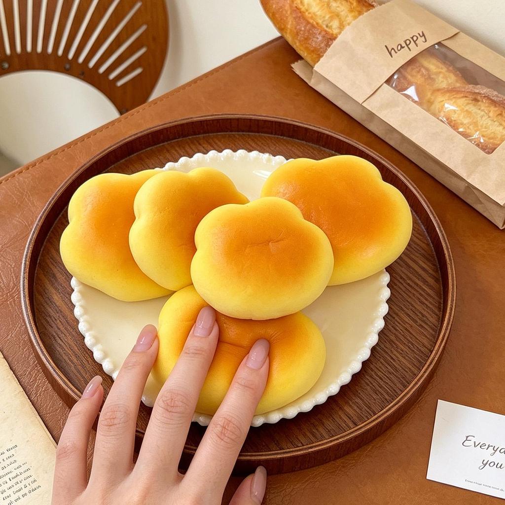 [H & L] 1 / 3 / 5 Đồ chơi bóp giảm căng thẳng di động | Bánh mì đám mây Caramel mô phỏng cho văn phòng, gia đình, trẻ em vui chơi và quà tặng trang trí máy tính để bàn / Chất lượng hàng đầu