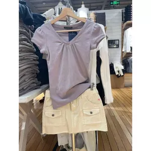 Áo thun ngắn tay cổ chữ V xếp li màu tím dành cho nữ Mùa hè 2026 Phong cách mới Slim-fit Slimmer Look All @