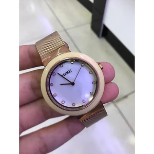 thanh lý đồng hồ tồn kho - lắp sẵn pin mới cho chị em về dùng