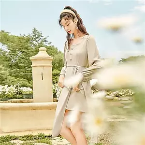 Váy dài tay có nút không đều Milada Nữ Thu Đông Phong cách mới Đầm công chúa sóng lưng cao kiểu Pháp cổ điển