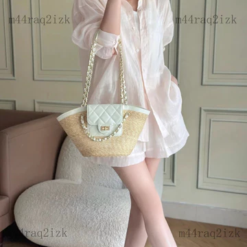 Women's Woven Straw Shoulder Bag – for the Beach