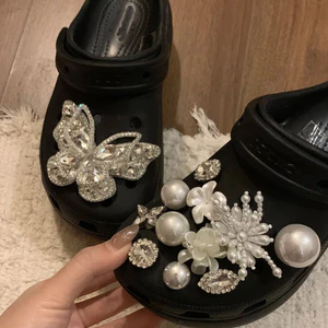 Cô Gái Retro Cao Cấp Lỗ Giày Phụ Kiện Vỡ Kim Cương Bướm Đính Hạt Hoa Công Nghiệp Nặng Trang Trí Khóa Giày Hoa