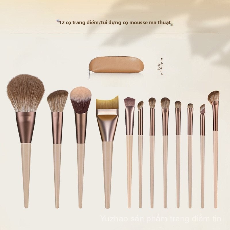 Set 12 cọ trang điểm cao cấp, lông mềm mại thân thiện với da, lên màu dễ dàng, phù hợp người mới bắt đầu, bộ đầy đủ nhu cầu trang điểm, giá phải chăng, sản xuất tại Trung Quốc. Kèm miếng silicon tẩy trang, giấy tràn kem nền