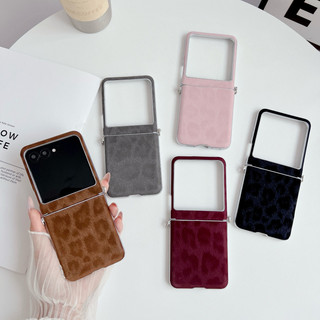 Ốp điện thoại chống rơi họa tiết da báo thời trang đơn giản cho moto razr 50 60 razr2024 nắp lật có dây chuyền