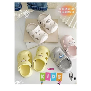Dép Trẻ Em, Dép Sục Sticker Gấu Chữ M Chất Liệu EVA Siêu Nhẹ Có Quai Chống Trơn Trượt Cho Bé Trai Bé GáI( Mẫu Hot)