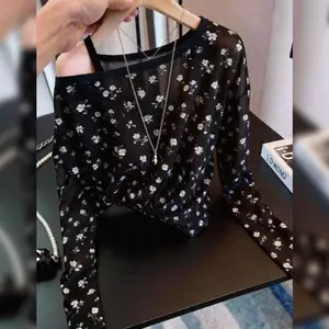 Áo dài tay họa tiết hoa cổ điển kiểu Pháp, thiết kế mùa hè lệch vai màu đen Thiết kế mùa hè Cảm giác tính khí mỏng hơn Nhìn phù hợp với kích thước lớn