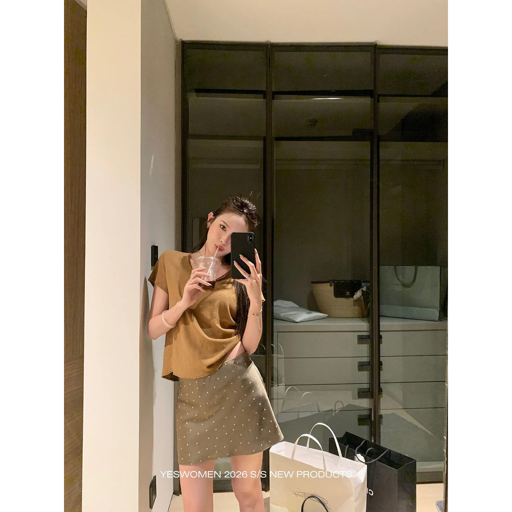 Mùa hè Mới Nâu Pháp Chữ A Satin Chấm Bi Váy Nữ Ngắn Trơn