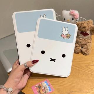 Gương gập mini in thỏ Miffy ôm bánh nền trắng