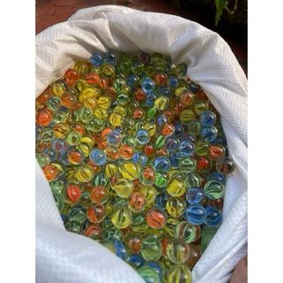 50 viên, 100 viên ,200 viên bi ve, bi tuổi thơ. Có 2 size  14li và 16li. Bi ve cho bé vui chơi giải trí