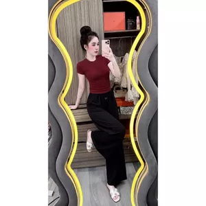 sét bộ đồ quần chun đen hách dáng + mix áo phông croptop dáng ngắn trơn tăm -quanaounisex94