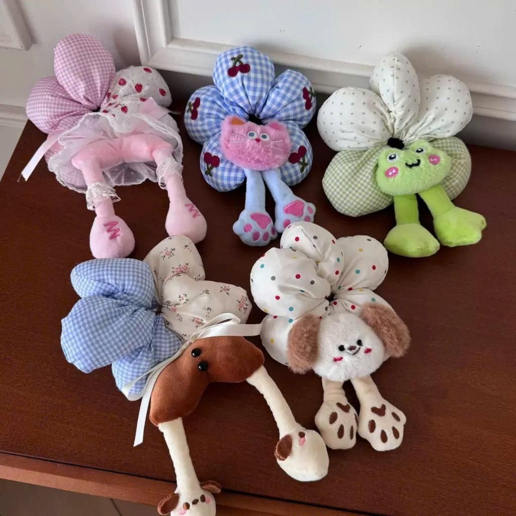 Cột tóc Scrunchie hoa 5 cánh đa sắc, họa tiết thú bông dễ thương, chất liệu vải bông gòn, hoàn hảo cho mọi hoạt động.