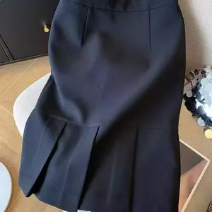 Váy xếp ly mùa xuân mùa hè màu đen phong cách mới, thời trang xếp ly nhỏ thanh lịch