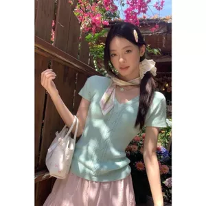 Áo len cổ chữ V Slim-fit Nữ tay ngắn mùa xuân hè Áo thun mỏng Hàn Quốc tươi mát