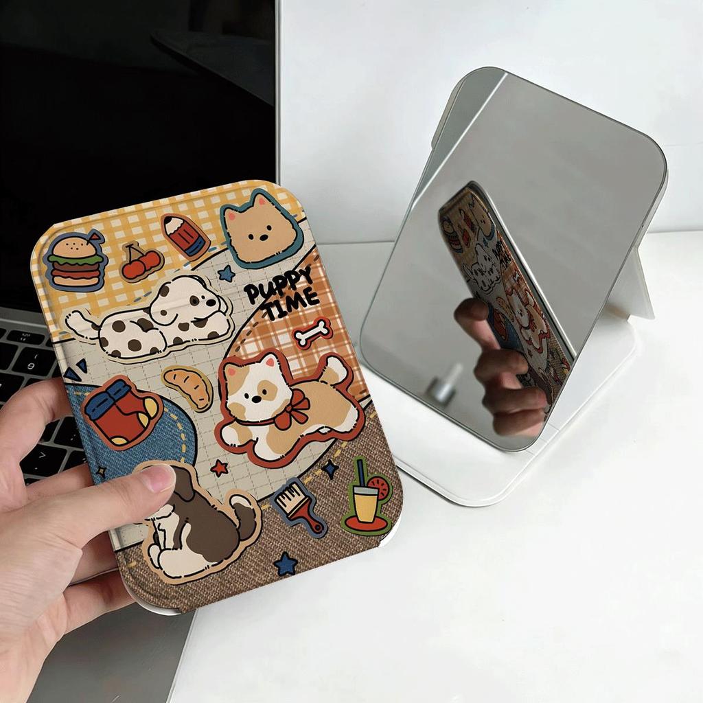 Gương gấp cầm tay họa tiết nhiều giống chó trong khung vải nâu phong cách thực tế
