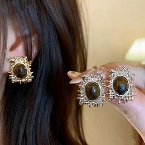 Phong Cách Cung Điện Retro Vuông Hình Bầu Dục Bông Tai Thời Trang Niche Tính Khí Bông Tai Cao Cấp Ánh Sáng Sang Trọng Độc Đáo Thanh Lịch