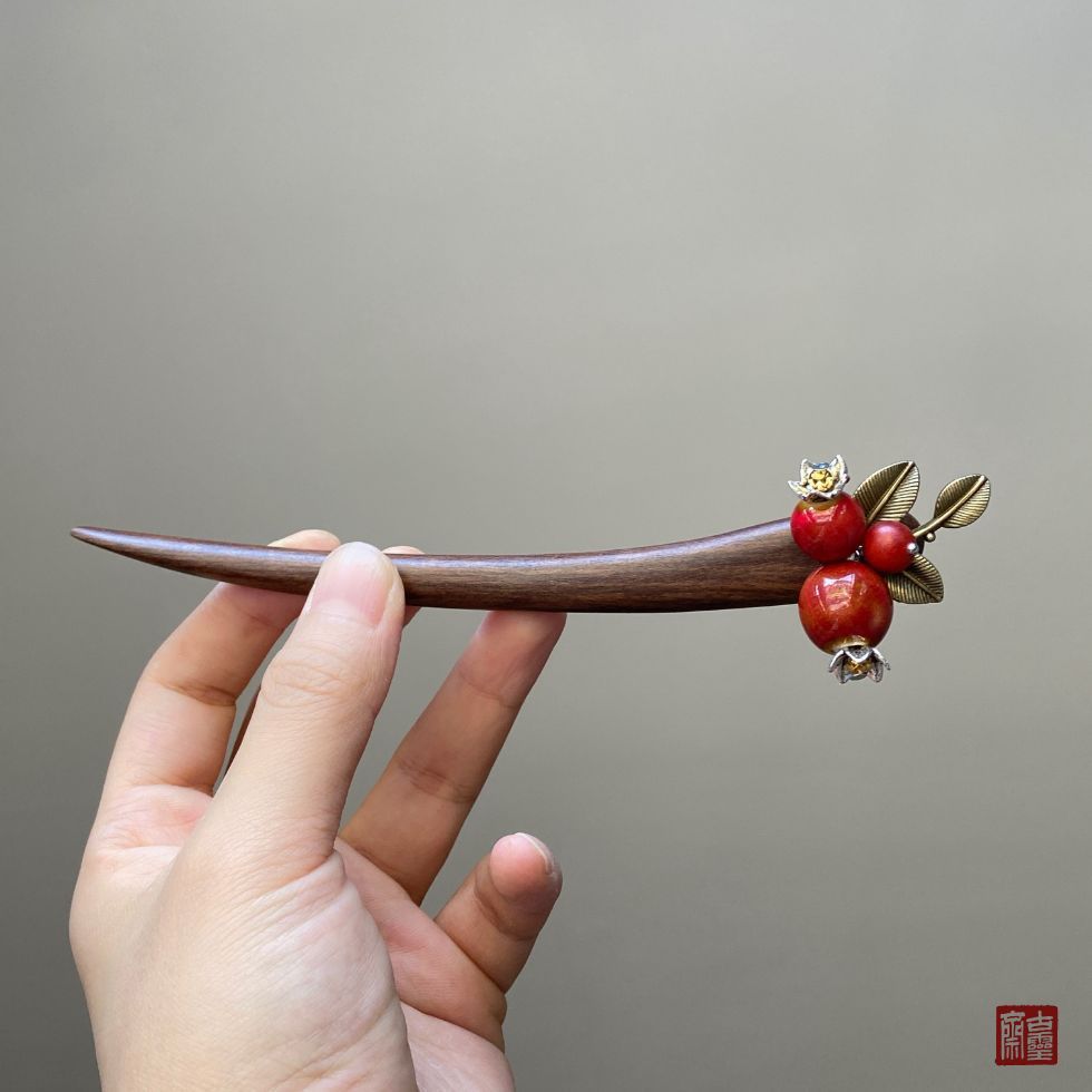 WHX-Hairpin {Cây táo gai} Phong cách Mori Văn học Trái cây đỏ Gỗ đàn hương Phụ kiện tóc Mục vụ Không khí Thiết kế phù hợp Kẹp tóc ngắn