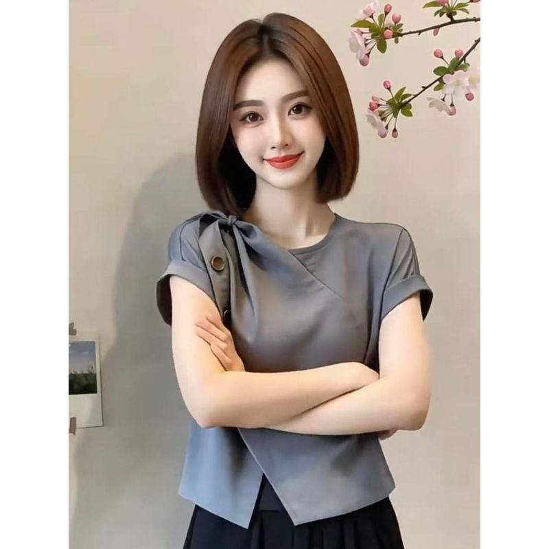 [Hàng mới về] Thiết kế kích thước lớn Áo sơ mi ngắn tay không đều dành cho nữ mùa hè béo mm Slimer Look Grey Top