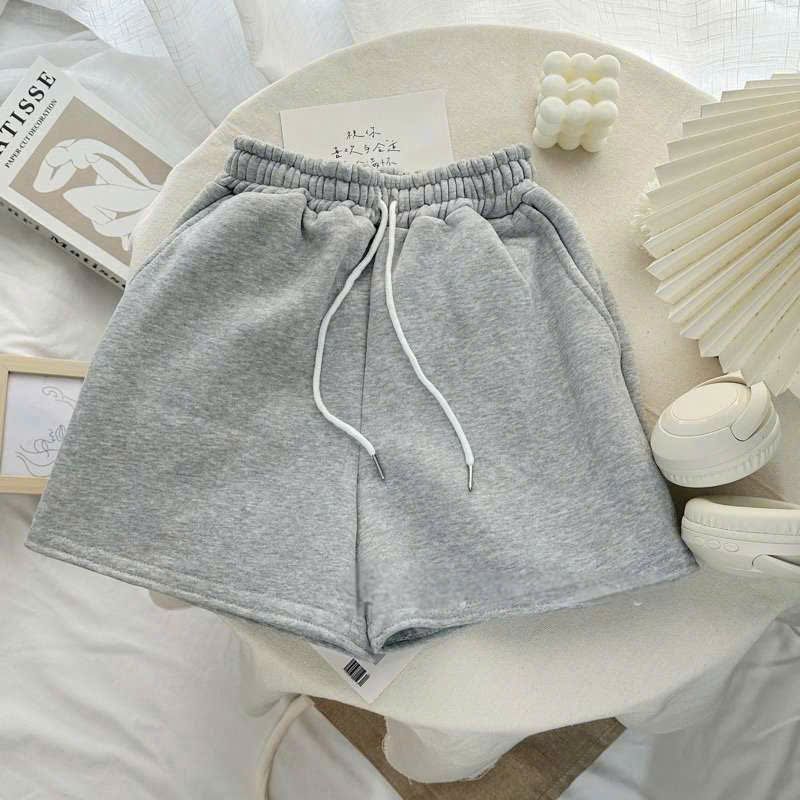 Quần đùi short 2 da ép Hàn L1 chất dày, form đứng, trẻ trung, năng động, phù hợp cho cả nam và nữ.