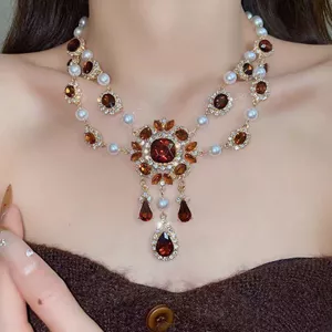 Vòng cổ ngọc trai hai lớp cổ điển Phụ kiện màu đỏ Phong cách dân tộc Tính khí Chuỗi xương đòn độc đáo Phù hợp với phụ kiện cao cấp 2026-6-8