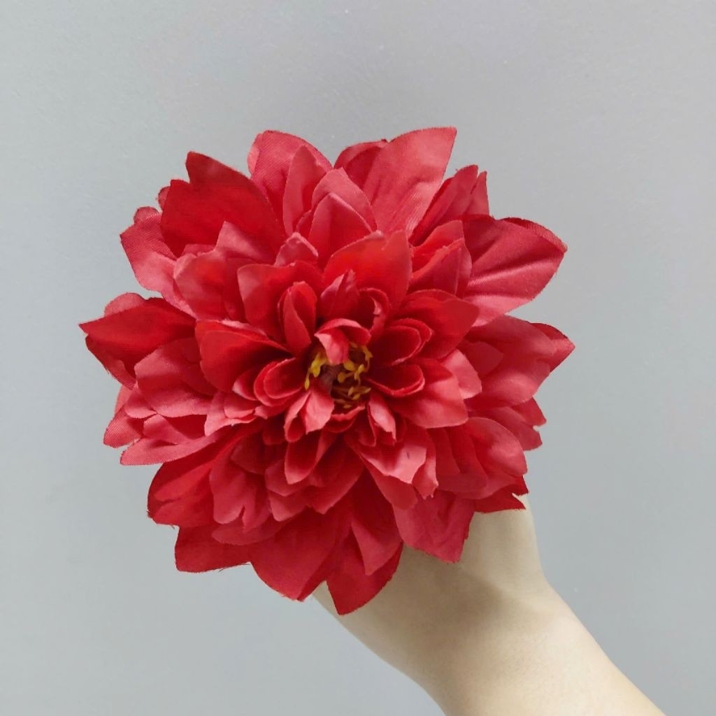 Hoa xỏ ngón có chun dùng làm phụ kiện biểu diễn văn nghệ, múa dân vũ cổ động nghi thức đội. Phụ kiện cưới Khánh Huyền