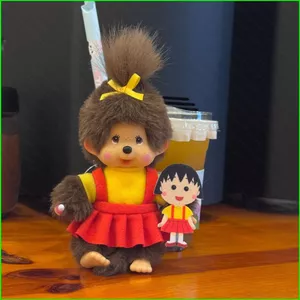 PS1 Monchhichi x Chibi Maruko-chan Plushie Hợp tác Đồ chơi hợp thời trang Vinyl Hộp mù sang trọng Túi búp bê Charm SP1