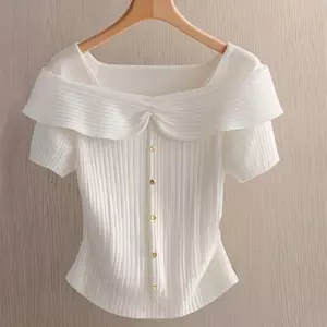 Áo len ngắn tay cổ vuông kiểu Pháp Feel Niche Sweet Hot Girl Slim-Fit Short Top