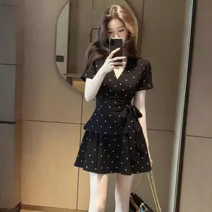 Đầm thắt lưng chấm bi đen cổ chữ V kiểu Pháp Váy ngắn eo hẹp nhỏ gọn hơn trông sang trọng
