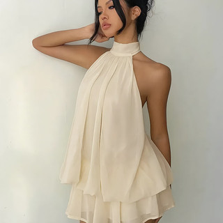 Đầm ngắn cổ yếm không tay phồng, hở lưng, ôm sát, thiết kế buộc dây, gợi cảm.