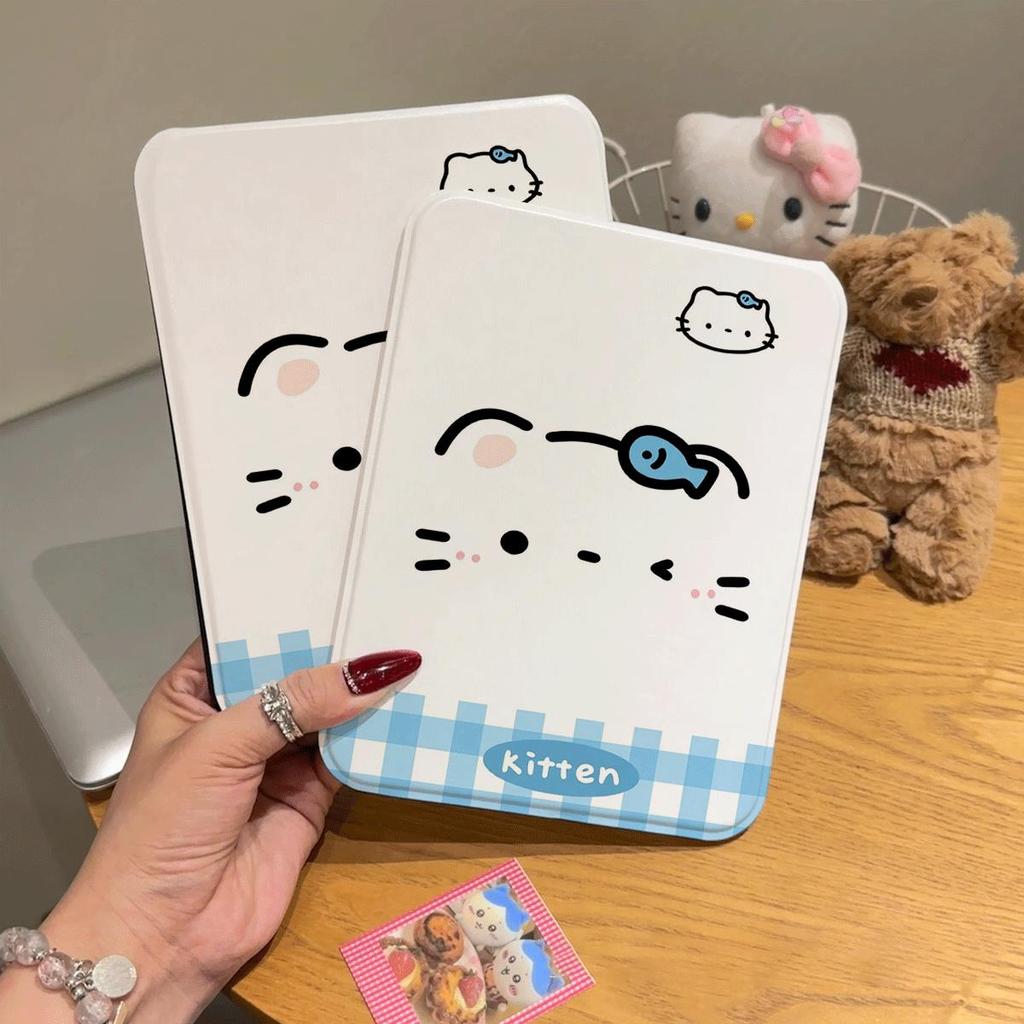 Gương gập cầm tay in Hello Kitty nền caro xanh dương