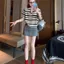 Áo thun ngắn tay dệt kim sọc đen dành cho nữ 2026 Phong cách mới Thiết kế mùa hè Niche Loose Casual cổ chữ v Top Hợp thời trang