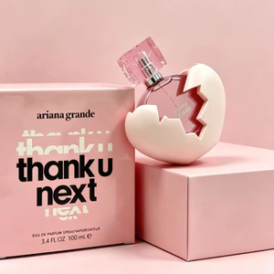 A Sister Thank You Next Love Niche Girl Fragrance 100ml, Gentle Sweet but Not Greasy, Broken Heart Shape Bottle Cosmetics