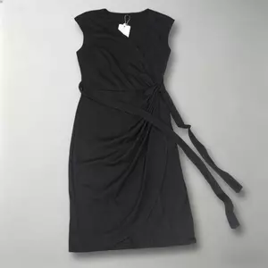 Thời trang 2026 Phiên bản Hàn Quốc Phong cách mới Slim-fit Slimer Look Tính khí Váy hông Váy mùa hè eo hẹp đơn giản thon gọn hơn