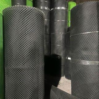 Lưới mắt cáo cao 60cm dài 10m xanh đen ( hàng loại A) hàng đẹp. Độ dày có loại 3li và 4li ô lưới 1cm đến 2cm lưới