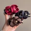 Kẹp Móng Vuốt Tóc PYCOU, Kẹp Tóc Chống Trơn Trượt Trang Trí Ngọc Trai, Hoa Satin Vải Volumizing Bun Tóc